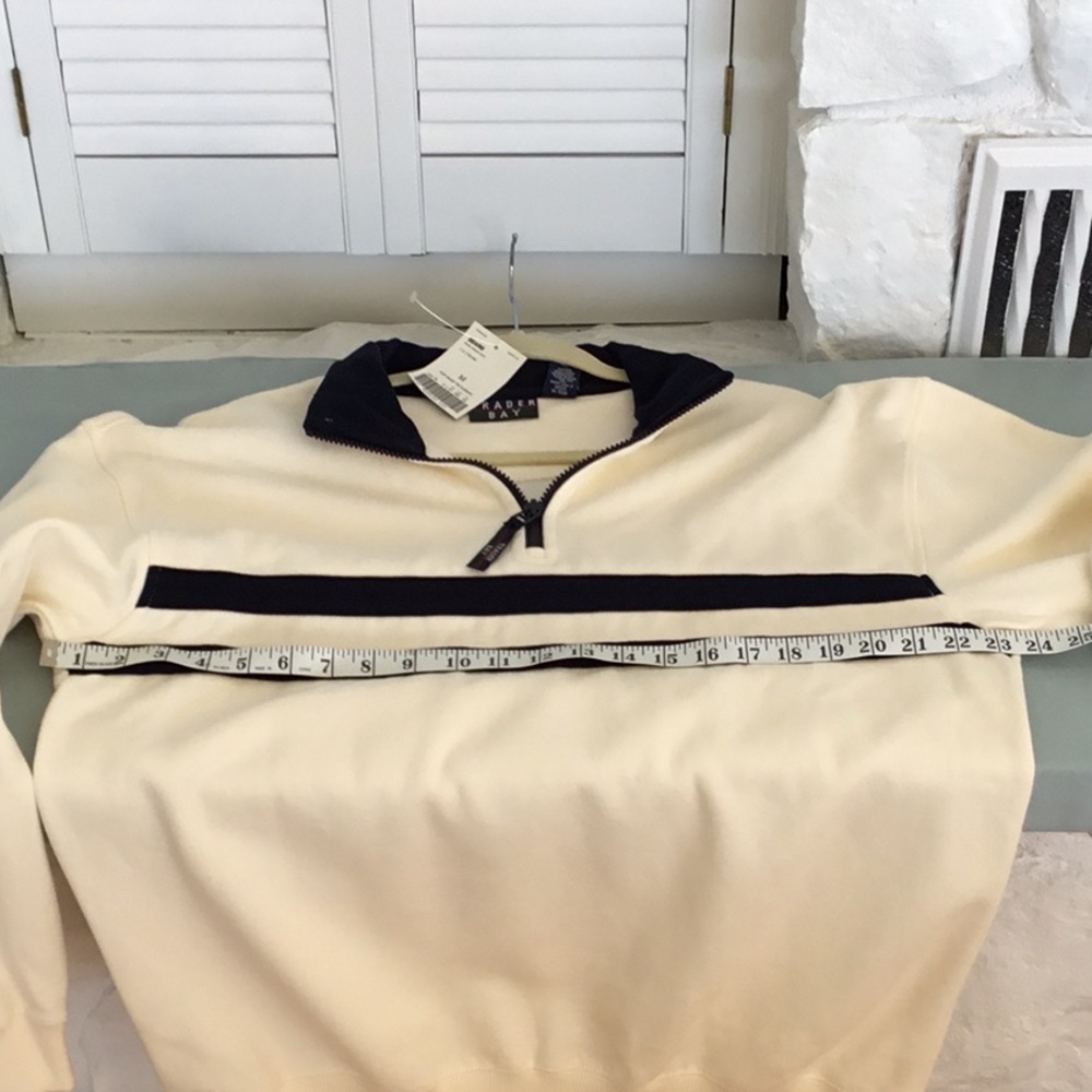 NWT Trader Bay Cream & Navy Collar Medium Sweater - Picture 7 of 8